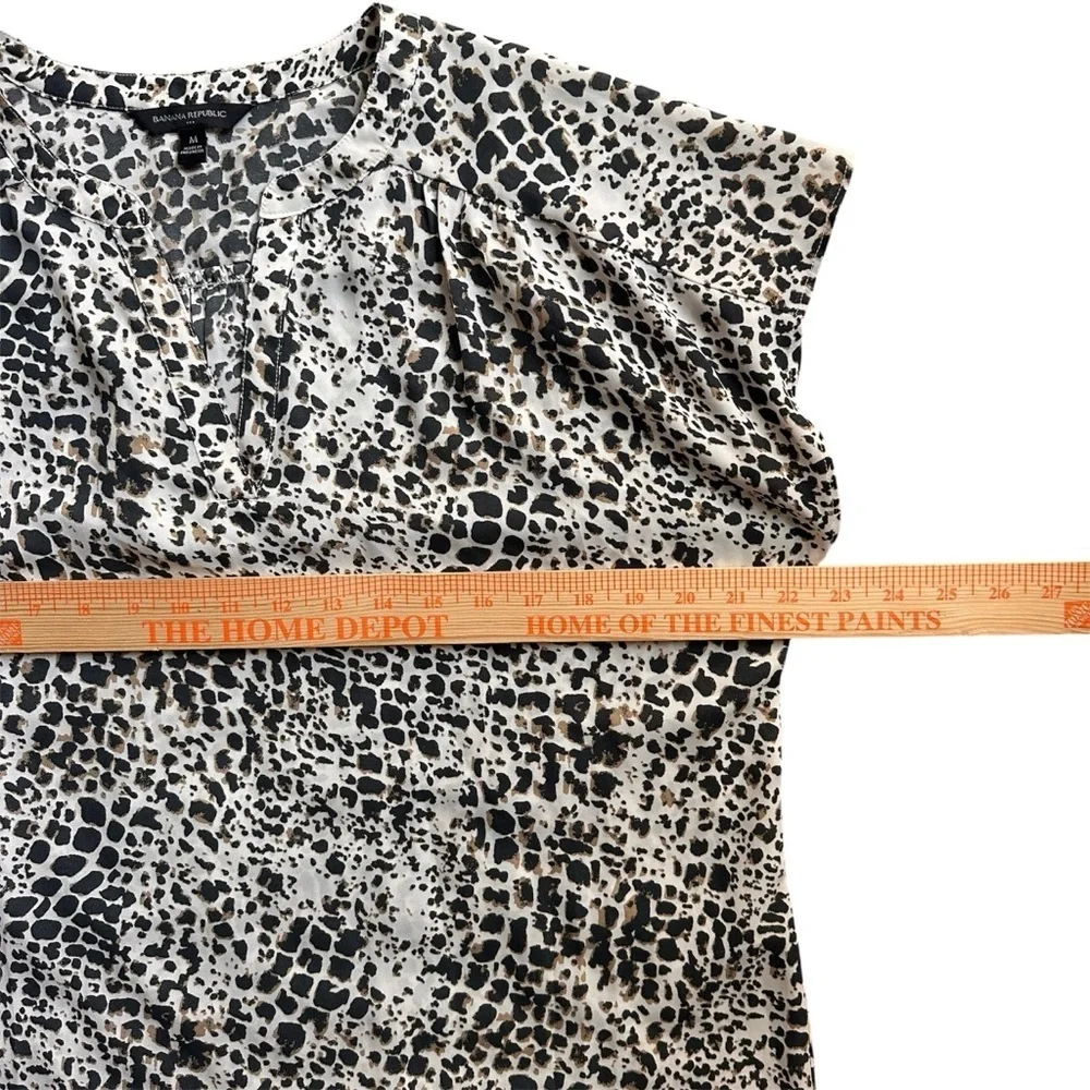 Banana Republic SS Print Dolman Blouse Medium Animal Spot Neutral Black Tan - Picture 2 of 6
